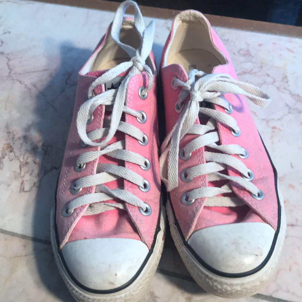 CONVERSE women’s size 7, pink sneaker shoes